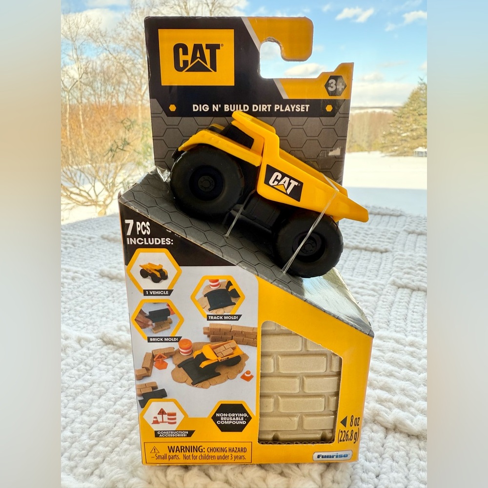 CAT Dig and Build Dirt Playset 7 Piece Construction Toy Reusable Sand